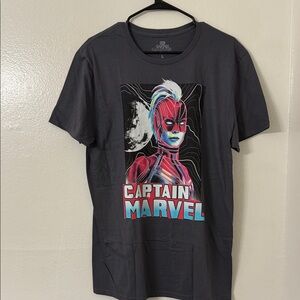 NEW! Marvel Captain Marvel Graphic Tee - Dark Gray Size: L